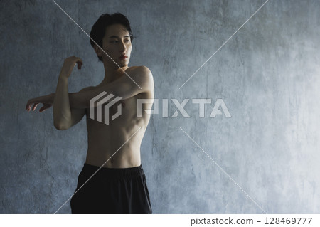 Men training 128469777