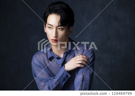 Young men's portrait 128469799