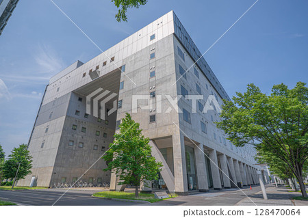 The huge concrete building of the Institute for Solid State Physics, University of Tokyo (Kashiwa Campus) The huge concrete building of the Institute for Solid State Physics, University of Tokyo (Kashiwa Campus) 128470064