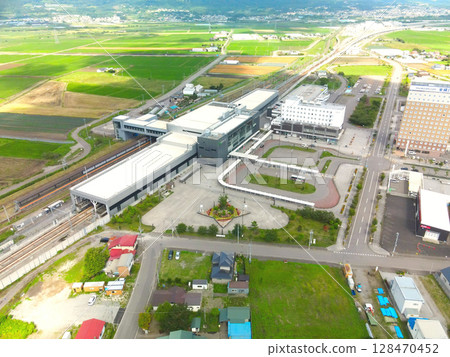 夏季北海道北斗市新函館北斗站的鳥瞰圖 128470452