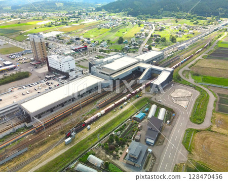 夏季北海道北斗市新函館北斗站的鳥瞰圖 夏季北海道北斗市新函館北斗站的鳥瞰圖 128470456
