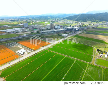 夏季北海道北斗市新函館北斗站的鳥瞰圖 夏季北海道北斗市新函館北斗站的鳥瞰圖 128470458