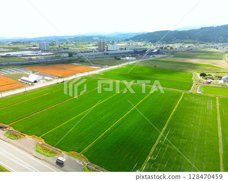 夏季北海道北斗市新函館北斗站的鳥瞰圖 夏季北海道北斗市新函館北斗站的鳥瞰圖 128470459