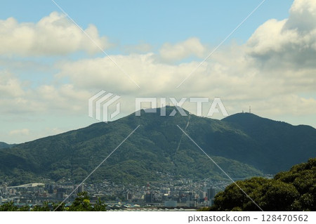 北九州市的象徵山－皿倉山和穗柱山 128470562