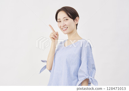 Woman, middle-aged, pointing to the left, white background Woman, middle-aged, pointing to the left, white background 128471013