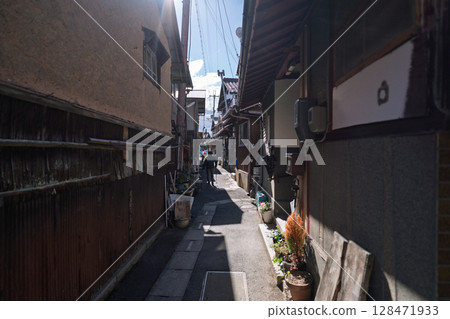 照片拍攝於滋賀縣近江八幡市，是距琵琶湖岸約 1.5 公里的衝島。 128471933