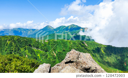 夏季攀登妙高山（從北峰頂眺望燒山、火內山） 128472003