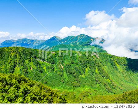 Climbing Mt. Myoko in summer (view of Mt. Yakeyama and Mt. Hiuchiyama from the top of the northern peak) Climbing Mt. Myoko in summer (view of Mt. Yakeyama and Mt. Hiuchiyama from the top of the northern peak) 128472020