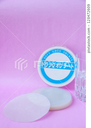 Medicinal Oblate (round oblate) Cup of water Medicinal Oblate (round oblate) Cup of water 128472609