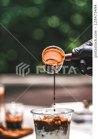 Liquid Gold: The Perfect Pour 128473494