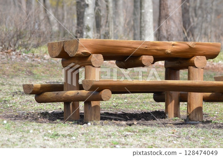Wooden bench (Akagi Nature Park / Gunma Prefecture Shibukawa City) 128474049