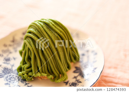 Matcha Mont Blanc 128474393