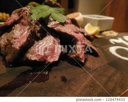 美味的牛排 128474433