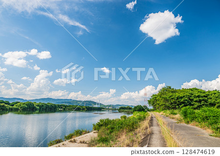 Summer scenery of the Yodo River, Hirakata City Summer scenery of the Yodo River, Hirakata City 128474619