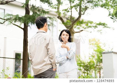 成熟夫婦戰鬥生活方式形象 成熟夫婦戰鬥生活方式形象 128474893
