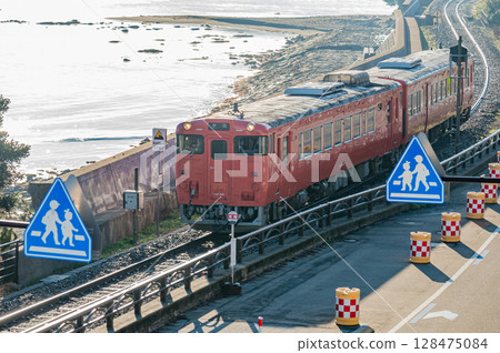 Kiha 40 在雨晴海岸奔跑 Kiha 40 在雨晴海岸奔跑 128475084