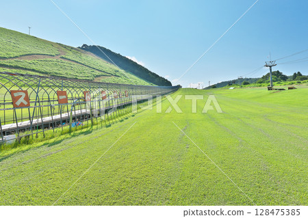[Kannabe Plateau (Up Kannabe Uenohira Slope)] Ota, Hidaka-cho, Toyooka City, Hyogo Prefecture 128475385