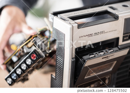 Fixing vintage radio cassette recorder 128475502