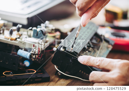 Fixing vintage radio cassette recorder 128475529