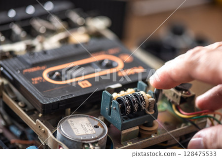 Fixing vintage radio cassette recorder 128475533