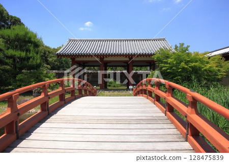 The Toin Garden, a modern-day guest house where the imperial family held banquets and ceremonies, was restored at the Heijo Palace ruins, a World Heritage Site. The Toin Garden, a modern-day guest house where the imperial family held banquets and ceremonies, was restored at the Heijo Palace ruins, a World Heritage Site. 128475839