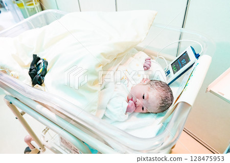 日本新生男嬰 128475953