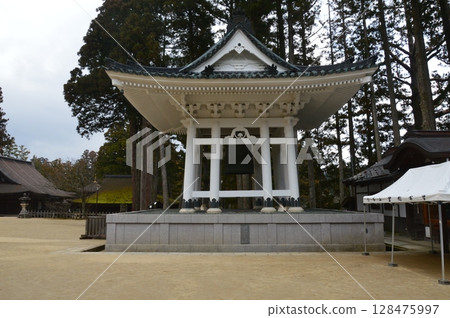Daito Bell / White Bell Tower (Danjo Garan / Koyasan / Koyasan, Koya-cho, Ito-gun, Wakayama Prefecture) 128475997
