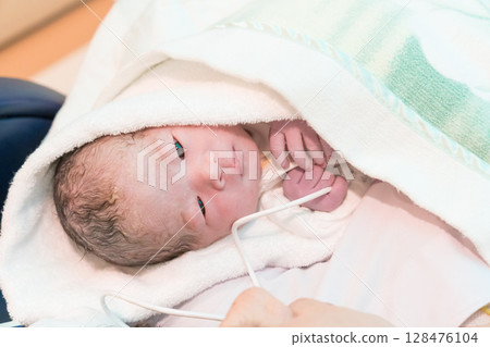 Newborn baby and mother Newborn baby and mother 128476104