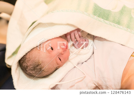 Newborn baby and mother Newborn baby and mother 128476143