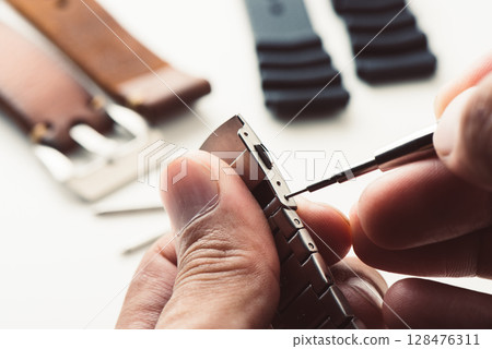 using spring bar tool 128476311