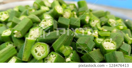Chopped Fresh Okra in Steel plate 128476413