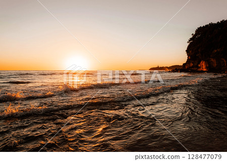 Sunrise at the beach Sunrise at the beach 128477079