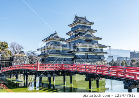 Matsumoto City, Nagano Prefecture, National Treasure Matsumoto Castle on a sunny day 128477612