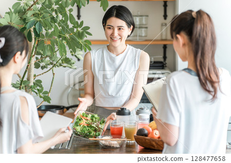 Athlete Food My Meister, a female athlete teaching cooking classes Athlete Food My Meister, a female athlete teaching cooking classes 128477658