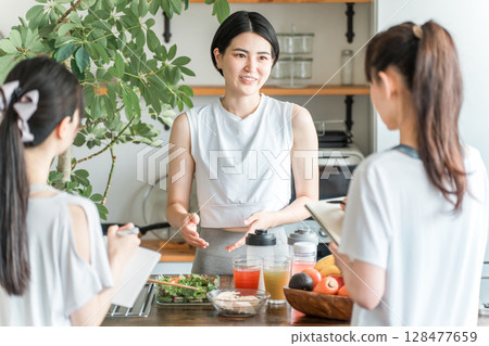 Athlete Food Meister, a female athlete teaching cooking classes Athlete Food Meister, a female athlete teaching cooking classes 128477659