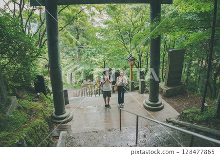shrine, sightseeing, tourist 128477865