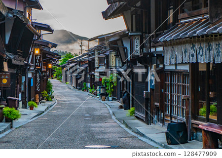 Teahouse district along the highway in the early morning Teahouse district along the highway in the early morning 128477909