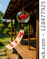 金魚風鈴在風中搖曳 128477925