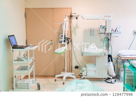 Delivery room in a Japanese maternity hospital Delivery room in a Japanese maternity hospital 128477996