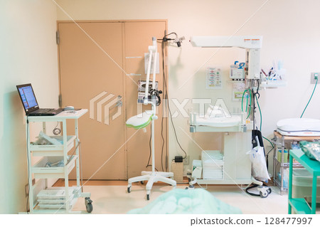 Delivery room in a Japanese maternity hospital Delivery room in a Japanese maternity hospital 128477997