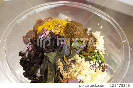 Female hands to cook 128478266