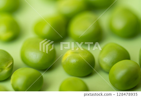 green peas 128478935