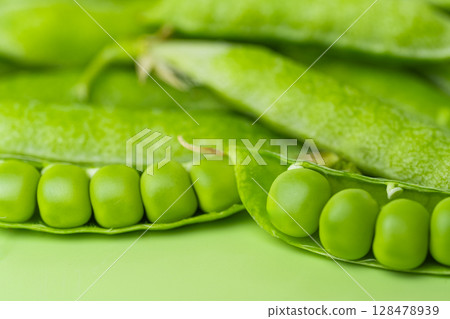 green peas green peas 128478939