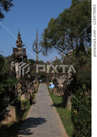 Buddha Park 128479065