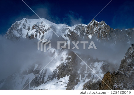 義大利多洛米蒂山的美麗風景 128480049