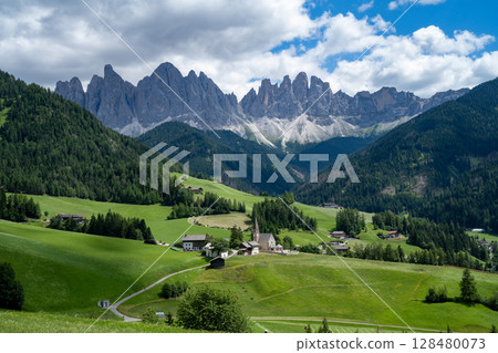 義大利多洛米蒂山的美麗風景 128480073