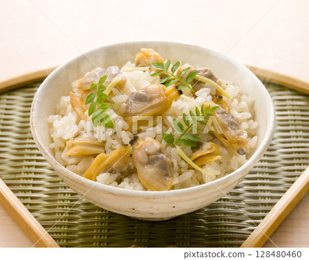 Rice cooked with clams 128480460
