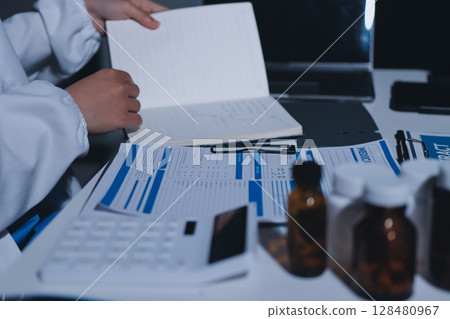 Male and female doctors are having a meeting in a hospital room. Male and female doctors are having a meeting in a hospital room. 128480967