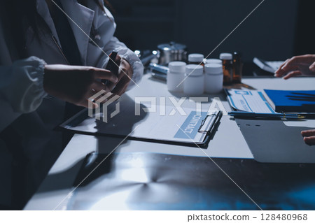 Male and female doctors are having a meeting in a hospital room. Male and female doctors are having a meeting in a hospital room. 128480968