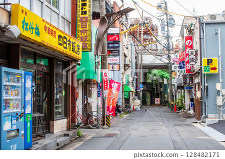 Restaurant district "Suwasakaemachi, Yokkaichi City, Mie Prefecture" 128482171